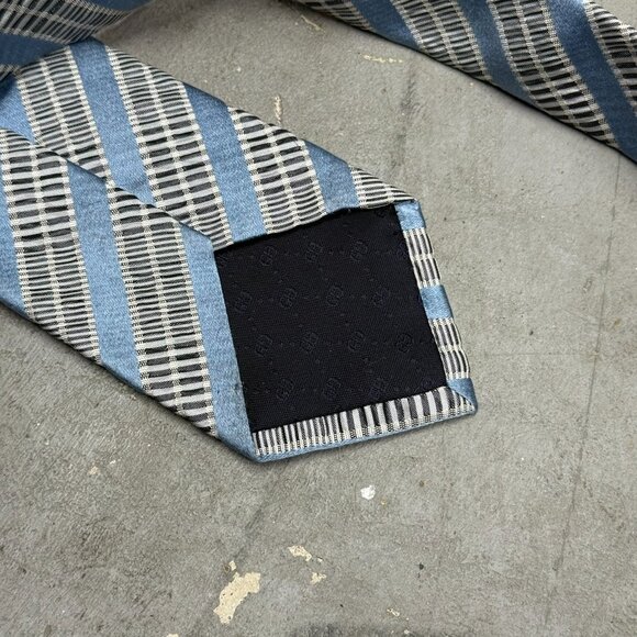 GUCCI Tie 100% Silk Made in Italy Textured Striped Pattern Blue Skinny 2.75" - Picture 7 of 9